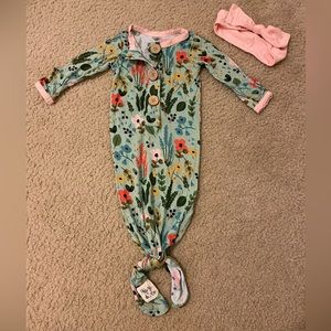 Kozi & Co gown and bow set in size 0-3m.